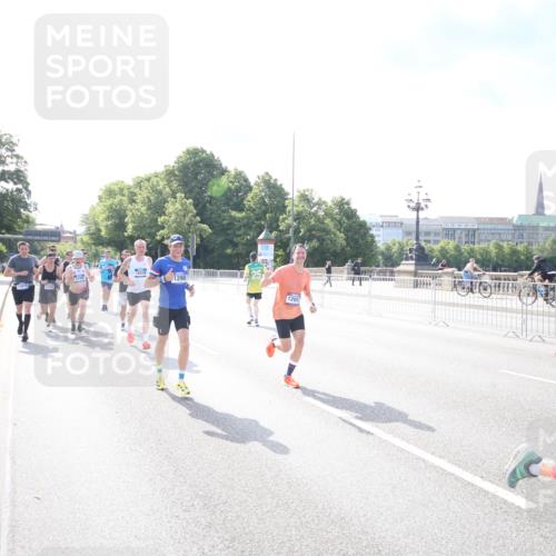 29.06.2025 - hella hamburg halbmarathon Jannik Wohlers http://msf.ph/oto/8143218 29.06.2025 09:48:03 Lombardsbrücke 1290, 1505, 1710, 2399, 2767, 3480, 5554, 5709, 7884, 8933, 9403, 10404, 10793, 10852, 11929, 12051, 12488, 12916, 13483, 13975, 14875, 15931, 15959, 16119, 17005, 17022, 17643, 17658, 18038, 18220, 18237, 18733, 18802, 19151 meine-sportfotos.de