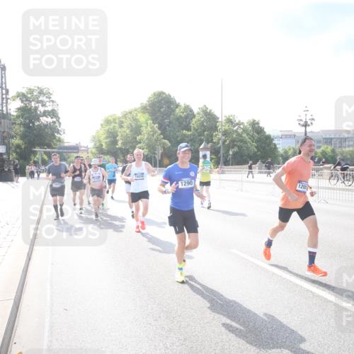 29.06.2025 - hella hamburg halbmarathon Jannik Wohlers http://msf.ph/oto/8143235 29.06.2025 09:48:04 Lombardsbrücke 1290, 1505, 1710, 2399, 2767, 3480, 5554, 5709, 7884, 8933, 9403, 10404, 10793, 10852, 11929, 12051, 12488, 12916, 13483, 13975, 14875, 15931, 15959, 17005, 17022, 17643, 17658, 18038, 18220, 18237, 18733, 18802, 19151 meine-sportfotos.de