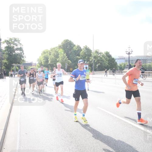 29.06.2025 - hella hamburg halbmarathon Jannik Wohlers http://msf.ph/oto/8143242 29.06.2025 09:48:04 Lombardsbrücke 1290, 1505, 1710, 2399, 2767, 3480, 5554, 5709, 7884, 8933, 9403, 10404, 10793, 10852, 11929, 12051, 12488, 12916, 13483, 13975, 14875, 15931, 15959, 17005, 17022, 17643, 17658, 18038, 18220, 18237, 18733, 18802, 19151 meine-sportfotos.de
