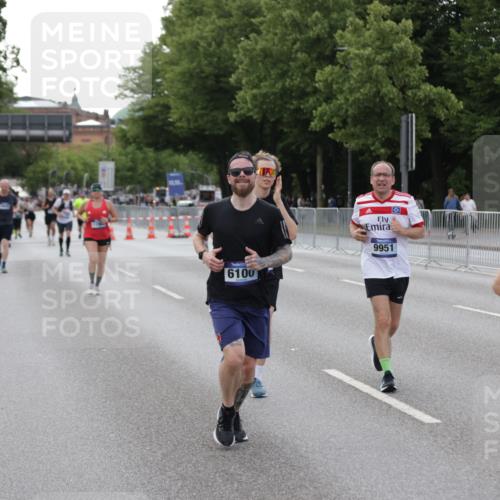 29.06.2025 - hella hamburg halbmarathon Jannik Wohlers http://msf.ph/oto/8143244 29.06.2025 10:08:12 Lombardsbrücke 1427, 6100, 6590, 9951, 9958, 10035, 10092, 11780, 11967, 12144, 14902, 14965, 15429, 16439 meine-sportfotos.de
