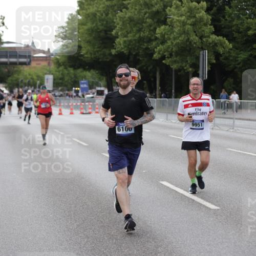 29.06.2025 - hella hamburg halbmarathon Jannik Wohlers http://msf.ph/oto/8143251 29.06.2025 10:08:12 Lombardsbrücke 1427, 6100, 6590, 9951, 9958, 10035, 10092, 11780, 11967, 12144, 14902, 14965, 15429, 16439 meine-sportfotos.de