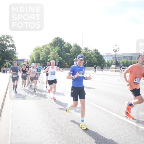 29.06.2025 - hella hamburg halbmarathon Jannik Wohlers http://msf.ph/oto/8143258 29.06.2025 09:48:04 Lombardsbrücke 1290, 1505, 1710, 2399, 2767, 3480, 5554, 5709, 7884, 8933, 9403, 10404, 10793, 10852, 11929, 12051, 12488, 12916, 13483, 13975, 14875, 15931, 15959, 17005, 17022, 17643, 17658, 18038, 18220, 18237, 18733, 18802, 19151 meine-sportfotos.de
