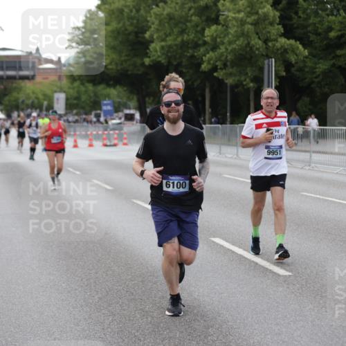 29.06.2025 - hella hamburg halbmarathon Jannik Wohlers http://msf.ph/oto/8143261 29.06.2025 10:08:13 Lombardsbrücke 1427, 3762, 6100, 6590, 9951, 9958, 10035, 10092, 11780, 11967, 12144, 14902, 14965, 16439 meine-sportfotos.de