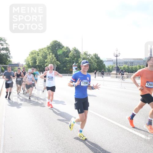 29.06.2025 - hella hamburg halbmarathon Jannik Wohlers http://msf.ph/oto/8143264 29.06.2025 09:48:04 Lombardsbrücke 1290, 1505, 1710, 2399, 2767, 3480, 5554, 5709, 7884, 8933, 9403, 10404, 10793, 10852, 11929, 12051, 12488, 12916, 13483, 13975, 14875, 15931, 15959, 17005, 17022, 17643, 17658, 18038, 18220, 18237, 18733, 18802, 19151 meine-sportfotos.de