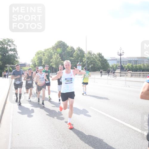 29.06.2025 - hella hamburg halbmarathon Jannik Wohlers http://msf.ph/oto/8143276 29.06.2025 09:48:05 Lombardsbrücke 1290, 1505, 1710, 2399, 3480, 5554, 5709, 7152, 7154, 7884, 9403, 10404, 10793, 10852, 12051, 12488, 12916, 13483, 13975, 14875, 15931, 15959, 17005, 17022, 17643, 17658, 18038, 18220, 18237, 18733, 18802, 19151 meine-sportfotos.de