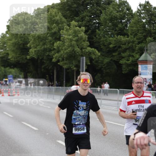 29.06.2025 - hella hamburg halbmarathon Jannik Wohlers http://msf.ph/oto/8143282 29.06.2025 10:08:14 Lombardsbrücke 1427, 3762, 6100, 6590, 9951, 9958, 10035, 10092, 11780, 11967, 12144, 14902, 14965, 16439 meine-sportfotos.de