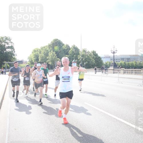 29.06.2025 - hella hamburg halbmarathon Jannik Wohlers http://msf.ph/oto/8143284 29.06.2025 09:48:05 Lombardsbrücke 1290, 1505, 1710, 2399, 3480, 5554, 5709, 7152, 7154, 7884, 9403, 10404, 10793, 10852, 12051, 12488, 12916, 13483, 13975, 14875, 15931, 15959, 17005, 17022, 17643, 17658, 18038, 18220, 18237, 18733, 18802, 19151 meine-sportfotos.de