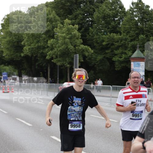 29.06.2025 - hella hamburg halbmarathon Jannik Wohlers http://msf.ph/oto/8143287 29.06.2025 10:08:14 Lombardsbrücke 1427, 3762, 6100, 6590, 9951, 9958, 10035, 10092, 11780, 11967, 12144, 14902, 14965, 16439 meine-sportfotos.de
