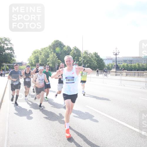 29.06.2025 - hella hamburg halbmarathon Jannik Wohlers http://msf.ph/oto/8143293 29.06.2025 09:48:05 Lombardsbrücke 1290, 1505, 1710, 2399, 3480, 5554, 5709, 7152, 7154, 7884, 9403, 10404, 10793, 10852, 12051, 12488, 12916, 13483, 13975, 14875, 15931, 15959, 17005, 17022, 17643, 17658, 18038, 18220, 18237, 18733, 18802, 19151 meine-sportfotos.de