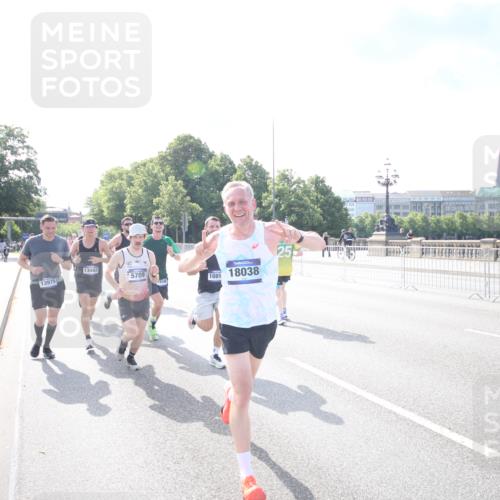29.06.2025 - hella hamburg halbmarathon Jannik Wohlers http://msf.ph/oto/8143299 29.06.2025 09:48:05 Lombardsbrücke 1290, 1505, 1710, 2399, 3480, 5554, 5709, 7152, 7154, 7884, 9403, 10404, 10793, 10852, 12051, 12488, 12916, 13483, 13975, 14875, 15931, 15959, 17005, 17022, 17643, 17658, 18038, 18220, 18237, 18733, 18802, 19151 meine-sportfotos.de