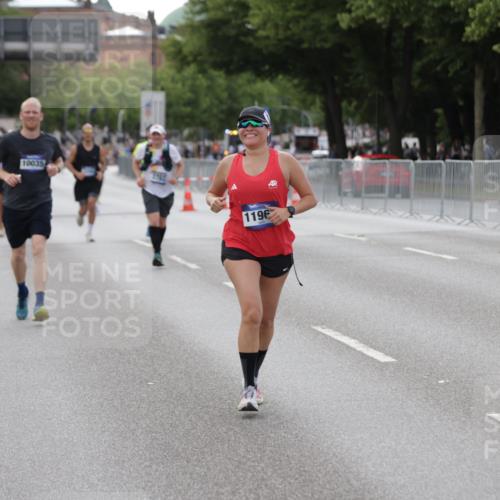 29.06.2025 - hella hamburg halbmarathon Jannik Wohlers http://msf.ph/oto/8143310 29.06.2025 10:08:16 Lombardsbrücke 1427, 3762, 6100, 6590, 9951, 9958, 10035, 10092, 11780, 11967, 12144, 13174, 14902, 14965 meine-sportfotos.de