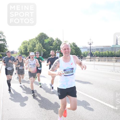 29.06.2025 - hella hamburg halbmarathon Jannik Wohlers http://msf.ph/oto/8143312 29.06.2025 09:48:05 Lombardsbrücke 1290, 1505, 1710, 2399, 3480, 5554, 5709, 7152, 7154, 7884, 9403, 10404, 10793, 10852, 12051, 12488, 12916, 13483, 13975, 14875, 15931, 15959, 17005, 17022, 17643, 17658, 18038, 18220, 18237, 18733, 18802, 19151 meine-sportfotos.de