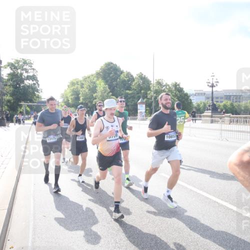 29.06.2025 - hella hamburg halbmarathon Jannik Wohlers http://msf.ph/oto/8143319 29.06.2025 09:48:06 Lombardsbrücke 1290, 1505, 1710, 2399, 3480, 4359, 5554, 5709, 7152, 7154, 7884, 9403, 10404, 10793, 10852, 12051, 12488, 12916, 13483, 13975, 15931, 15959, 17005, 17022, 17643, 17658, 18038, 18220, 18237, 18733, 18802, 19151 meine-sportfotos.de