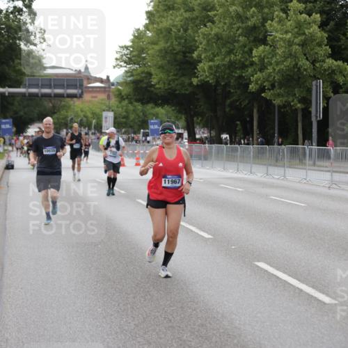 29.06.2025 - hella hamburg halbmarathon Jannik Wohlers http://msf.ph/oto/8143322 29.06.2025 10:08:17 Lombardsbrücke 1427, 3762, 6100, 6590, 9951, 9958, 10035, 10092, 11780, 11967, 12144, 13174, 14902, 14965 meine-sportfotos.de