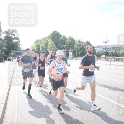 29.06.2025 - hella hamburg halbmarathon Jannik Wohlers http://msf.ph/oto/8143324 29.06.2025 09:48:06 Lombardsbrücke 1290, 1505, 1710, 2399, 3480, 4359, 5554, 5709, 7152, 7154, 7884, 9403, 10404, 10793, 10852, 12051, 12488, 12916, 13483, 13975, 15931, 15959, 17005, 17022, 17643, 17658, 18038, 18220, 18237, 18733, 18802, 19151 meine-sportfotos.de