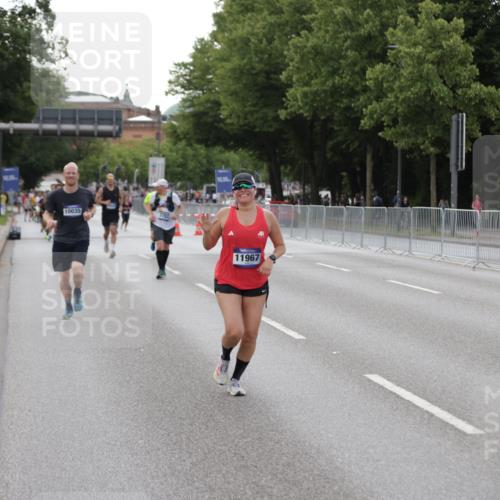 29.06.2025 - hella hamburg halbmarathon Jannik Wohlers http://msf.ph/oto/8143327 29.06.2025 10:08:17 Lombardsbrücke 1427, 3762, 6100, 6590, 9951, 9958, 10035, 10092, 11780, 11967, 12144, 13174, 14902, 14965 meine-sportfotos.de