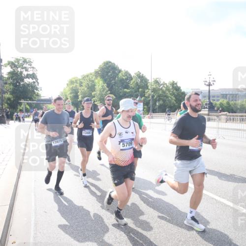 29.06.2025 - hella hamburg halbmarathon Jannik Wohlers http://msf.ph/oto/8143329 29.06.2025 09:48:06 Lombardsbrücke 1290, 1505, 1710, 2399, 3480, 4359, 5554, 5709, 7152, 7154, 7884, 9403, 10404, 10793, 10852, 12051, 12488, 12916, 13483, 13975, 15931, 15959, 17005, 17022, 17643, 17658, 18038, 18220, 18237, 18733, 18802, 19151 meine-sportfotos.de