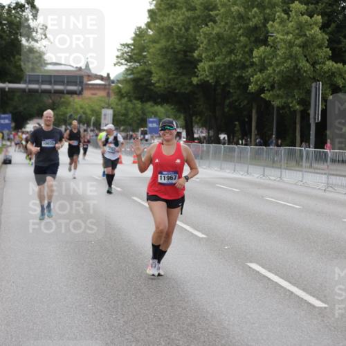 29.06.2025 - hella hamburg halbmarathon Jannik Wohlers http://msf.ph/oto/8143332 29.06.2025 10:08:17 Lombardsbrücke 1427, 3762, 6100, 6590, 9951, 9958, 10035, 10092, 11780, 11967, 12144, 13174, 14902, 14965 meine-sportfotos.de