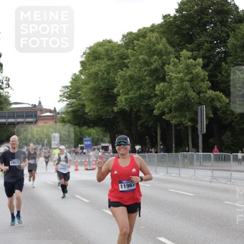 29.06.2025 - hella hamburg halbmarathon Jannik Wohlers http://msf.ph/oto/8143340 29.06.2025 10:08:17 Lombardsbrücke 1427, 3762, 6100, 6590, 9951, 9958, 10035, 10092, 11780, 11967, 12144, 13174, 14902, 14965 meine-sportfotos.de