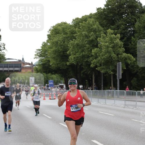 29.06.2025 - hella hamburg halbmarathon Jannik Wohlers http://msf.ph/oto/8143345 29.06.2025 10:08:18 Lombardsbrücke 1427, 3762, 5347, 6100, 9951, 9958, 10035, 10092, 11657, 11967, 12144, 13174, 15584 meine-sportfotos.de