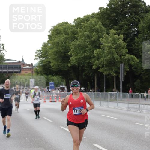 29.06.2025 - hella hamburg halbmarathon Jannik Wohlers http://msf.ph/oto/8143351 29.06.2025 10:08:18 Lombardsbrücke 1427, 3762, 5347, 6100, 9951, 9958, 10035, 10092, 11657, 11967, 12144, 13174, 15584 meine-sportfotos.de