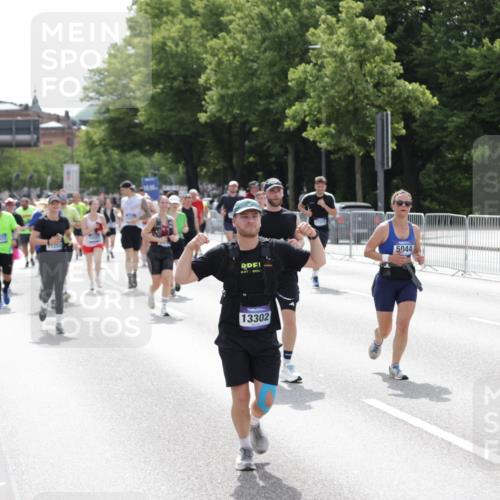 29.06.2025 - hella hamburg halbmarathon Jannik Wohlers http://msf.ph/oto/8143355 29.06.2025 10:45:18 Lombardsbrücke 1033, 1060, 1085, 1104, 1421, 1426, 1854, 1983, 2008, 2522, 2550, 2657, 2664, 2917, 2965, 2973, 4224, 4317, 4388, 5044, 5635, 6133, 6623, 7268, 7356, 8745, 10030, 10327, 10329, 10367, 10875, 11160, 11253, 11640, 11660, 12009, 13302, 13791, 14445, 16415, 17054, 17334, 17373, 17597, 17928, 18003, 18250, 18264, 19039 meine-sportfotos.de