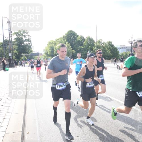 29.06.2025 - hella hamburg halbmarathon Jannik Wohlers http://msf.ph/oto/8143362 29.06.2025 09:48:06 Lombardsbrücke 1290, 1505, 1710, 2399, 3480, 4359, 5554, 5709, 7152, 7154, 7884, 9403, 10404, 10793, 10852, 12051, 12488, 12916, 13483, 13975, 15931, 15959, 17005, 17022, 17643, 17658, 18038, 18220, 18237, 18733, 18802, 19151 meine-sportfotos.de