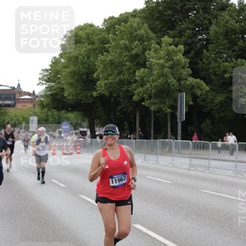 29.06.2025 - hella hamburg halbmarathon Jannik Wohlers http://msf.ph/oto/8143365 29.06.2025 10:08:18 Lombardsbrücke 1427, 3762, 5347, 6100, 9951, 9958, 10035, 10092, 11657, 11967, 12144, 13174, 15584 meine-sportfotos.de
