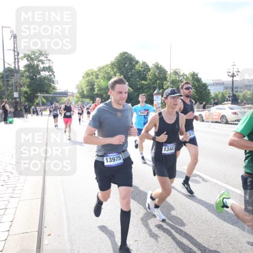 29.06.2025 - hella hamburg halbmarathon Jannik Wohlers http://msf.ph/oto/8143369 29.06.2025 09:48:06 Lombardsbrücke 1290, 1505, 1710, 2399, 3480, 4359, 5554, 5709, 7152, 7154, 7884, 9403, 10404, 10793, 10852, 12051, 12488, 12916, 13483, 13975, 15931, 15959, 17005, 17022, 17643, 17658, 18038, 18220, 18237, 18733, 18802, 19151 meine-sportfotos.de