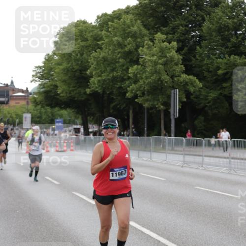 29.06.2025 - hella hamburg halbmarathon Jannik Wohlers http://msf.ph/oto/8143371 29.06.2025 10:08:18 Lombardsbrücke 1427, 3762, 5347, 6100, 9951, 9958, 10035, 10092, 11657, 11967, 12144, 13174, 15584 meine-sportfotos.de