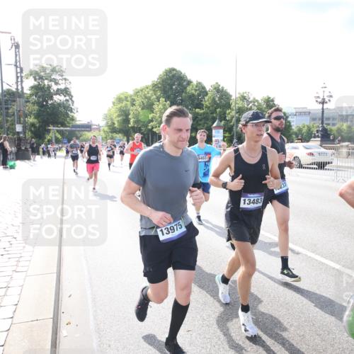29.06.2025 - hella hamburg halbmarathon Jannik Wohlers http://msf.ph/oto/8143374 29.06.2025 09:48:06 Lombardsbrücke 1290, 1505, 1710, 2399, 3480, 4359, 5554, 5709, 7152, 7154, 7884, 9403, 10404, 10793, 10852, 12051, 12488, 12916, 13483, 13975, 15931, 15959, 17005, 17022, 17643, 17658, 18038, 18220, 18237, 18733, 18802, 19151 meine-sportfotos.de