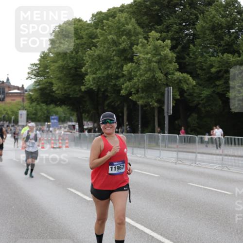 29.06.2025 - hella hamburg halbmarathon Jannik Wohlers http://msf.ph/oto/8143376 29.06.2025 10:08:18 Lombardsbrücke 1427, 3762, 5347, 6100, 9951, 9958, 10035, 10092, 11657, 11967, 12144, 13174, 15584 meine-sportfotos.de