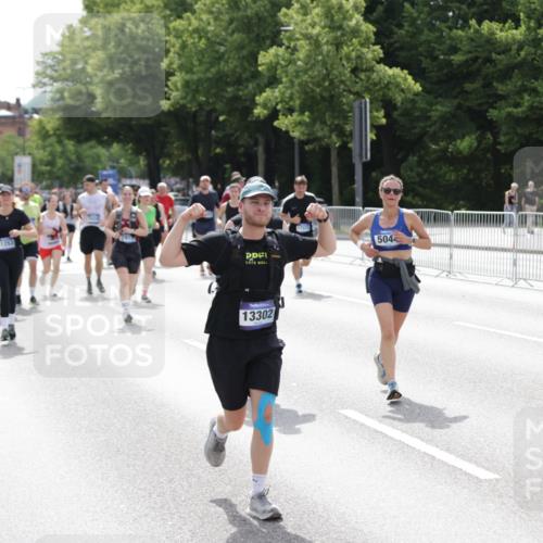 29.06.2025 - hella hamburg halbmarathon Jannik Wohlers http://msf.ph/oto/8143379 29.06.2025 10:45:19 Lombardsbrücke 1033, 1060, 1085, 1100, 1104, 1421, 1426, 1555, 1854, 1983, 2008, 2522, 2550, 2657, 2664, 2917, 2965, 2973, 4104, 4224, 4317, 4388, 5044, 5635, 6133, 6623, 7268, 7356, 8745, 10327, 10329, 10367, 10511, 10875, 11160, 11253, 11332, 11640, 11660, 12009, 13302, 13791, 14445, 16415, 17054, 17334, 17373, 17597, 17928, 18003, 18250, 18264, 19039 meine-sportfotos.de
