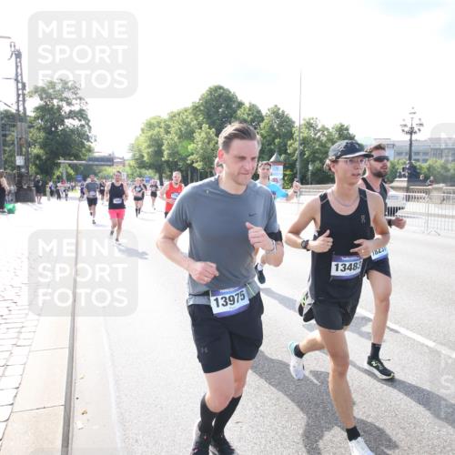 29.06.2025 - hella hamburg halbmarathon Jannik Wohlers http://msf.ph/oto/8143380 29.06.2025 09:48:07 Lombardsbrücke 1290, 1505, 1710, 2399, 3480, 4359, 5554, 5709, 7152, 7154, 7884, 9403, 10404, 10793, 10852, 12051, 12488, 12916, 13483, 13975, 15931, 17005, 17022, 17643, 17658, 18038, 18220, 18237, 18384, 18733, 18802, 19151 meine-sportfotos.de