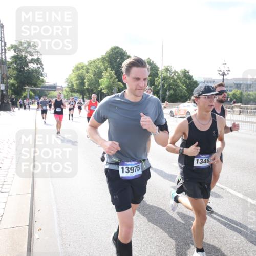 29.06.2025 - hella hamburg halbmarathon Jannik Wohlers http://msf.ph/oto/8143385 29.06.2025 09:48:07 Lombardsbrücke 1290, 1505, 1710, 2399, 3480, 4359, 5554, 5709, 7152, 7154, 7884, 9403, 10404, 10793, 10852, 12051, 12488, 12916, 13483, 13975, 15931, 17005, 17022, 17643, 17658, 18038, 18220, 18237, 18384, 18733, 18802, 19151 meine-sportfotos.de