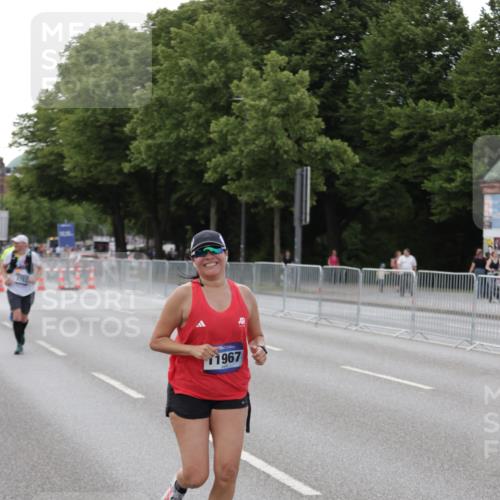 29.06.2025 - hella hamburg halbmarathon Jannik Wohlers http://msf.ph/oto/8143391 29.06.2025 10:08:18 Lombardsbrücke 1427, 3762, 5347, 6100, 9951, 9958, 10035, 10092, 11657, 11967, 12144, 13174, 15584 meine-sportfotos.de