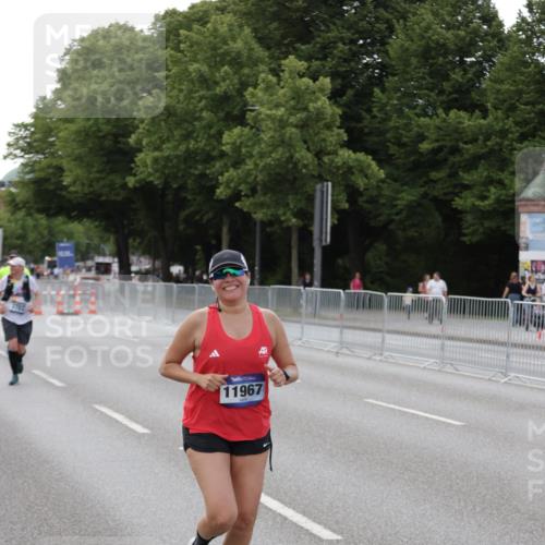 29.06.2025 - hella hamburg halbmarathon Jannik Wohlers http://msf.ph/oto/8143396 29.06.2025 10:08:18 Lombardsbrücke 1427, 3762, 5347, 6100, 9951, 9958, 10035, 10092, 11657, 11967, 12144, 13174, 15584 meine-sportfotos.de