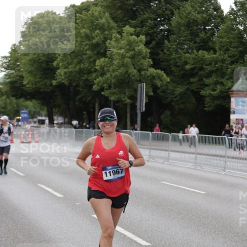 29.06.2025 - hella hamburg halbmarathon Jannik Wohlers http://msf.ph/oto/8143405 29.06.2025 10:08:18 Lombardsbrücke 1427, 3762, 5347, 6100, 9951, 9958, 10035, 10092, 11657, 11967, 12144, 13174, 15584 meine-sportfotos.de