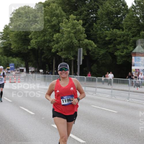 29.06.2025 - hella hamburg halbmarathon Jannik Wohlers http://msf.ph/oto/8143408 29.06.2025 10:08:18 Lombardsbrücke 1427, 3762, 5347, 6100, 9951, 9958, 10035, 10092, 11657, 11967, 12144, 13174, 15584 meine-sportfotos.de