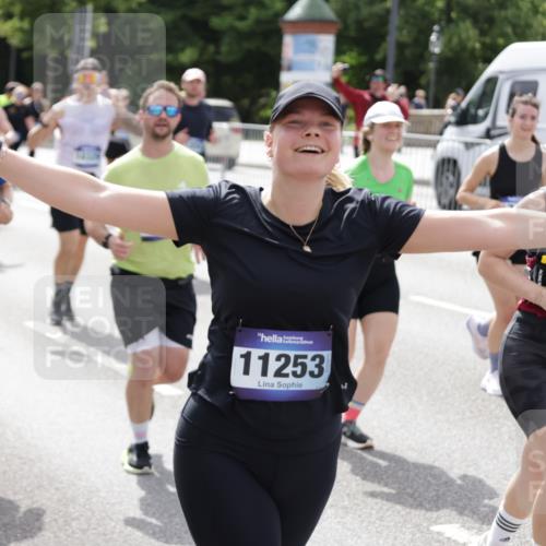 29.06.2025 - hella hamburg halbmarathon Jannik Wohlers http://msf.ph/oto/8143412 29.06.2025 10:45:25 Lombardsbrücke 1004, 1033, 1085, 1100, 1104, 1421, 1426, 1555, 1854, 1983, 2398, 2522, 2550, 2917, 2954, 2965, 4104, 4317, 4388, 4572, 5044, 5635, 6133, 6333, 6623, 7268, 7356, 7605, 9120, 9121, 10327, 10329, 10367, 10511, 10727, 10875, 11160, 11253, 11332, 12009, 13302, 14230, 14445, 14582, 16321, 17054, 17334, 17373, 17597, 17901, 17928, 18003, 18250, 19039 meine-sportfotos.de