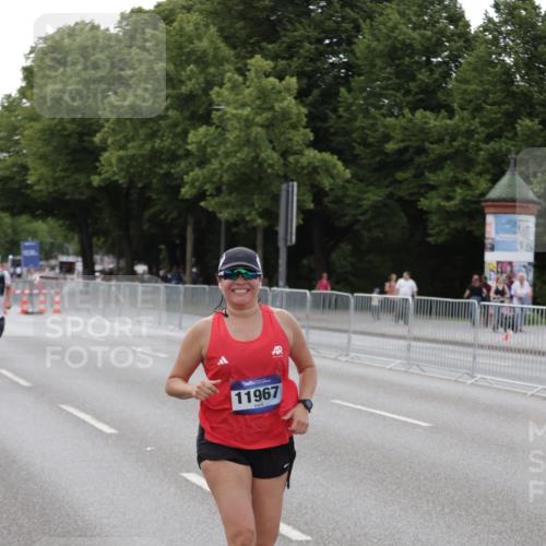 29.06.2025 - hella hamburg halbmarathon Jannik Wohlers http://msf.ph/oto/8143413 29.06.2025 10:08:18 Lombardsbrücke 1427, 3762, 5347, 6100, 9951, 9958, 10035, 10092, 11657, 11967, 12144, 13174, 15584 meine-sportfotos.de