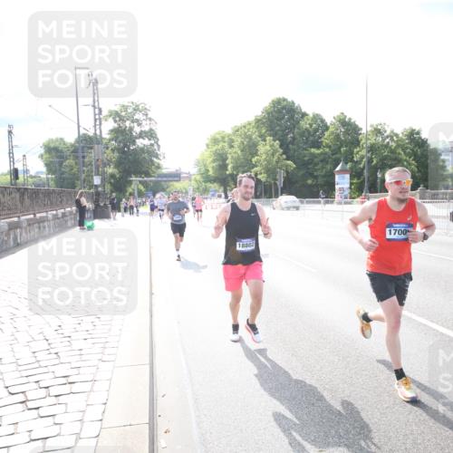29.06.2025 - hella hamburg halbmarathon Jannik Wohlers http://msf.ph/oto/8143424 29.06.2025 09:48:08 Lombardsbrücke 1290, 1505, 1710, 2399, 3480, 4359, 5554, 5709, 7152, 7154, 7884, 9403, 10404, 10793, 10852, 12051, 12488, 12916, 13483, 13975, 15303, 15931, 16201, 17005, 17022, 17643, 17658, 18038, 18220, 18237, 18384, 18733, 18802, 19151 meine-sportfotos.de