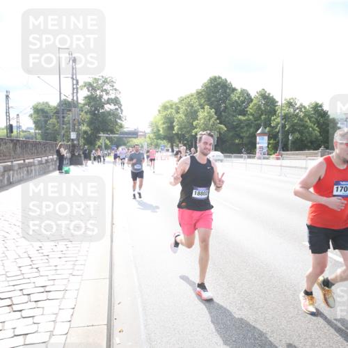 29.06.2025 - hella hamburg halbmarathon Jannik Wohlers http://msf.ph/oto/8143438 29.06.2025 09:48:08 Lombardsbrücke 1290, 1505, 1710, 2399, 3480, 4359, 5554, 5709, 7152, 7154, 7884, 9403, 10404, 10793, 10852, 12051, 12488, 12916, 13483, 13975, 15303, 15931, 16201, 17005, 17022, 17643, 17658, 18038, 18220, 18237, 18384, 18733, 18802, 19151 meine-sportfotos.de