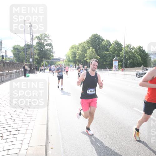 29.06.2025 - hella hamburg halbmarathon Jannik Wohlers http://msf.ph/oto/8143447 29.06.2025 09:48:09 Lombardsbrücke 1290, 1505, 1710, 2399, 3480, 4359, 5554, 5709, 7152, 7154, 7884, 8571, 9403, 10404, 10852, 12051, 12488, 12916, 13483, 13975, 15303, 15931, 16201, 17005, 17022, 17643, 17658, 18038, 18220, 18237, 18259, 18384, 18733, 18802, 19151 meine-sportfotos.de