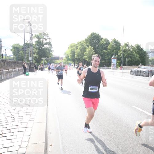 29.06.2025 - hella hamburg halbmarathon Jannik Wohlers http://msf.ph/oto/8143453 29.06.2025 09:48:09 Lombardsbrücke 1290, 1505, 1710, 2399, 3480, 4359, 5554, 5709, 7152, 7154, 7884, 8571, 9403, 10404, 10852, 12051, 12488, 12916, 13483, 13975, 15303, 15931, 16201, 17005, 17022, 17643, 17658, 18038, 18220, 18237, 18259, 18384, 18733, 18802, 19151 meine-sportfotos.de