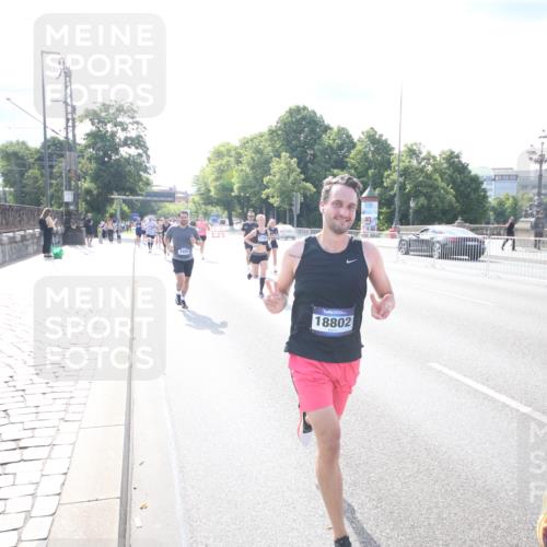 29.06.2025 - hella hamburg halbmarathon Jannik Wohlers http://msf.ph/oto/8143469 29.06.2025 09:48:09 Lombardsbrücke 1290, 1505, 1710, 2399, 3480, 4359, 5554, 5709, 7152, 7154, 7884, 8571, 9403, 10404, 10852, 12051, 12488, 12916, 13483, 13975, 15303, 15931, 16201, 17005, 17022, 17643, 17658, 18038, 18220, 18237, 18259, 18384, 18733, 18802, 19151 meine-sportfotos.de