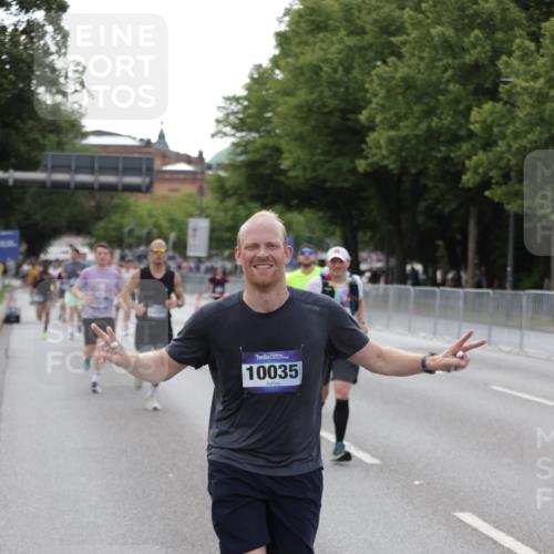29.06.2025 - hella hamburg halbmarathon Jannik Wohlers http://msf.ph/oto/8143478 29.06.2025 10:08:20 Lombardsbrücke 1427, 3762, 5347, 6100, 9951, 9958, 10035, 10092, 11657, 11967, 12144, 13174, 15584 meine-sportfotos.de