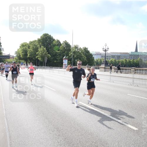 29.06.2025 - hella hamburg halbmarathon Jannik Wohlers http://msf.ph/oto/8143487 29.06.2025 09:48:12 Lombardsbrücke 1290, 1505, 1710, 2262, 2399, 3480, 3547, 4359, 5307, 5554, 5709, 6993, 7152, 7154, 7884, 8571, 9403, 10404, 10852, 12044, 12051, 12488, 12916, 13483, 13940, 13975, 15303, 15931, 16201, 17005, 17658, 18038, 18237, 18259, 18384, 18733, 18802, 19151 meine-sportfotos.de