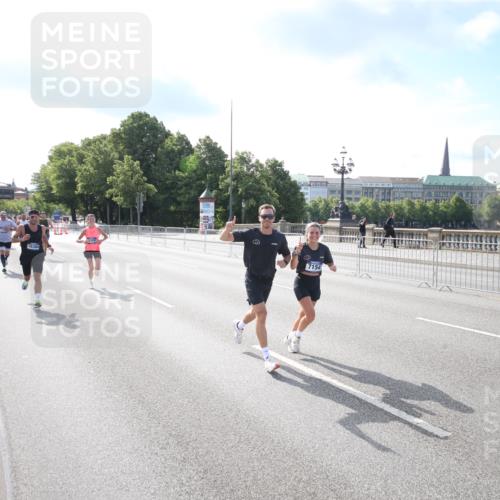29.06.2025 - hella hamburg halbmarathon Jannik Wohlers http://msf.ph/oto/8143495 29.06.2025 09:48:12 Lombardsbrücke 1290, 1505, 1710, 2262, 2399, 3480, 3547, 4359, 5307, 5554, 5709, 6993, 7152, 7154, 7884, 8571, 9403, 10404, 10852, 12044, 12051, 12488, 12916, 13483, 13940, 13975, 15303, 15931, 16201, 17005, 17658, 18038, 18237, 18259, 18384, 18733, 18802, 19151 meine-sportfotos.de