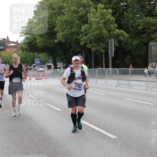 29.06.2025 - hella hamburg halbmarathon Jannik Wohlers http://msf.ph/oto/8143502 29.06.2025 10:08:22 Lombardsbrücke 3762, 5347, 6100, 9951, 9958, 10035, 10092, 11657, 11967, 12144, 13174, 15584, 15586, 15592 meine-sportfotos.de